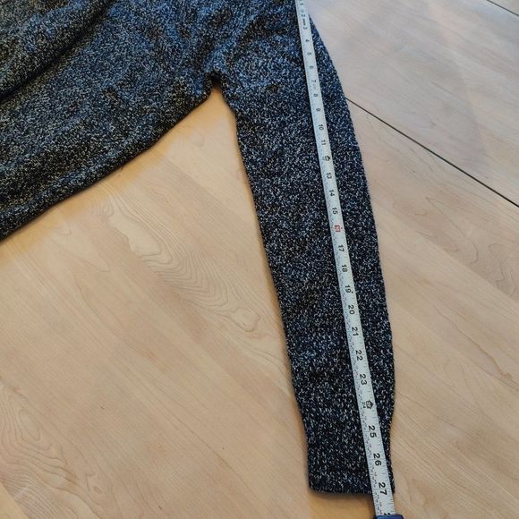 Amnesia Medium Gray Sweater for Fall Unisex Sized Medium - Picture 10 of 12